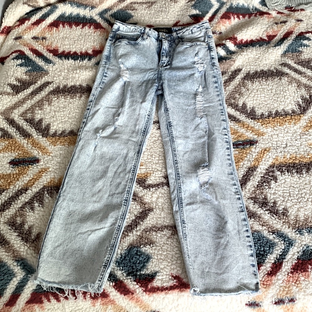 Light wash ripped jeans, size 5/26